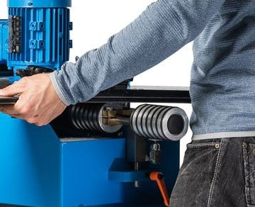 Edge double support roller for snowboard